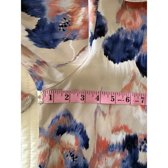 Chicos 2 Abstract Floral Blouse Top V Neck Roll Tab Slv Flowy Silky Satin Large - Picture 13 of 16